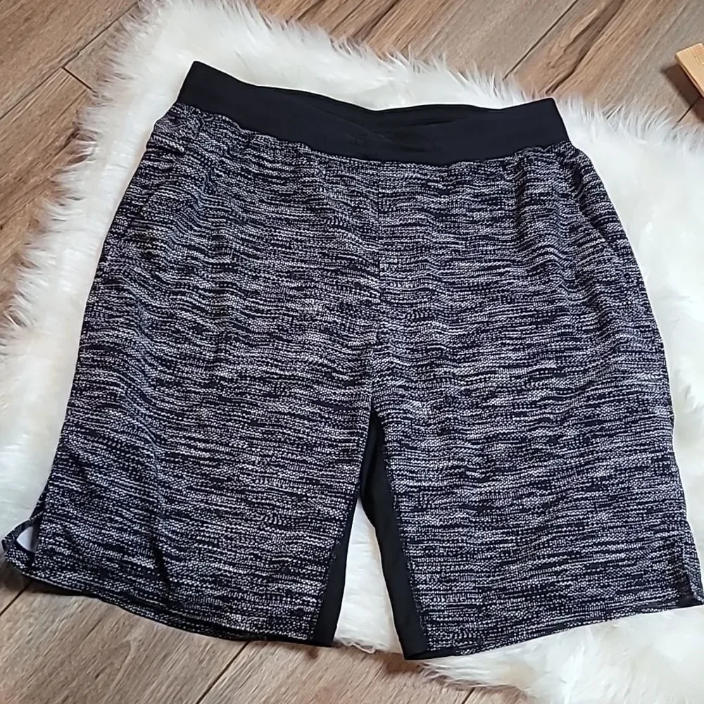 Lululemon Men Gray Athletic Training Shorts Size Large Gym Workout Casual